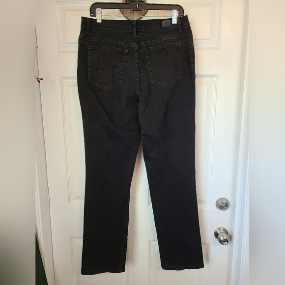 (753) Lee Woman's Relaxed Fit Straight Leg Jeans, Size: 14 Color: Black - Picture 12 of 14